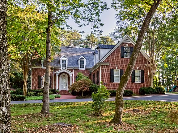 2nd image of 1208 Davis Ln