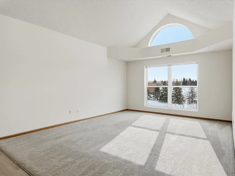 Crown Villa Apartments — Photo 10
