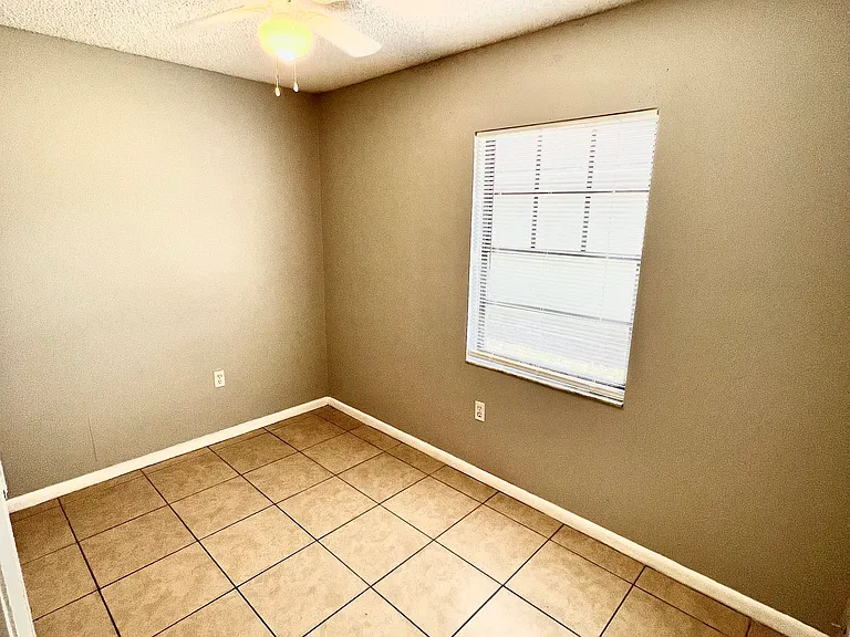 515 Oregon Ave — Photo 10