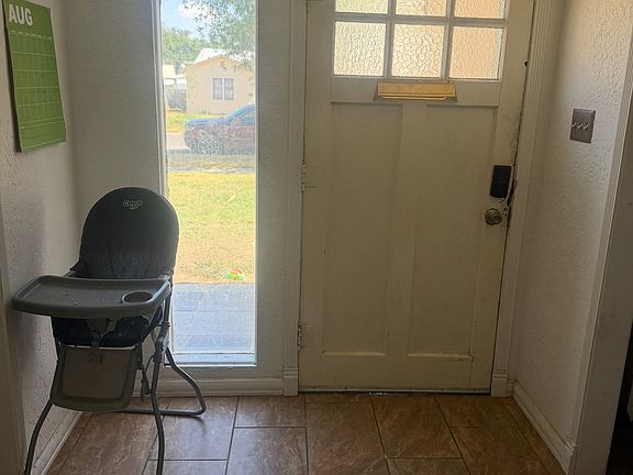 4th image of 807 N Edwards St