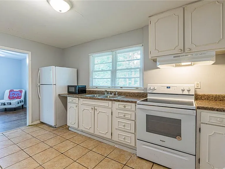 350 Brooks Ave SW — Photo 12