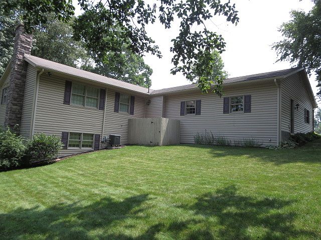 2nd image of 843 Broad St