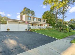 8 Beaumont Lane, Lake Grove, NY 11755