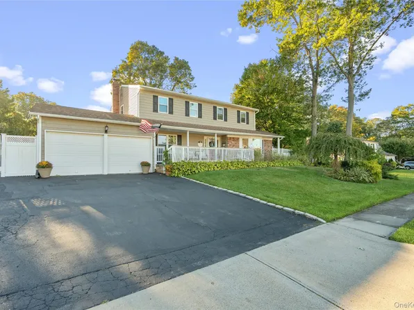 8 Beaumont Lane, Lake Grove, NY 11755