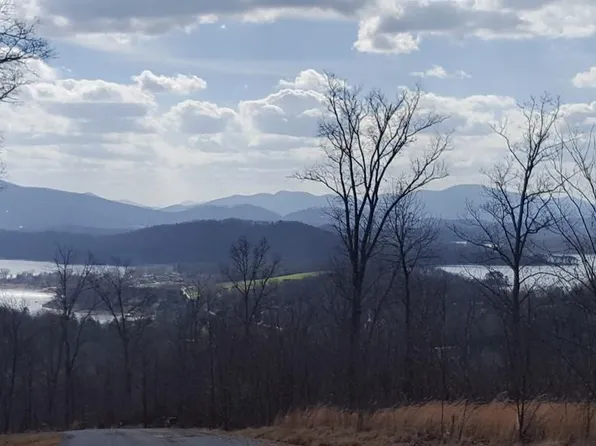 45 Pinnacle Ln #M, Hayesville, NC 28904