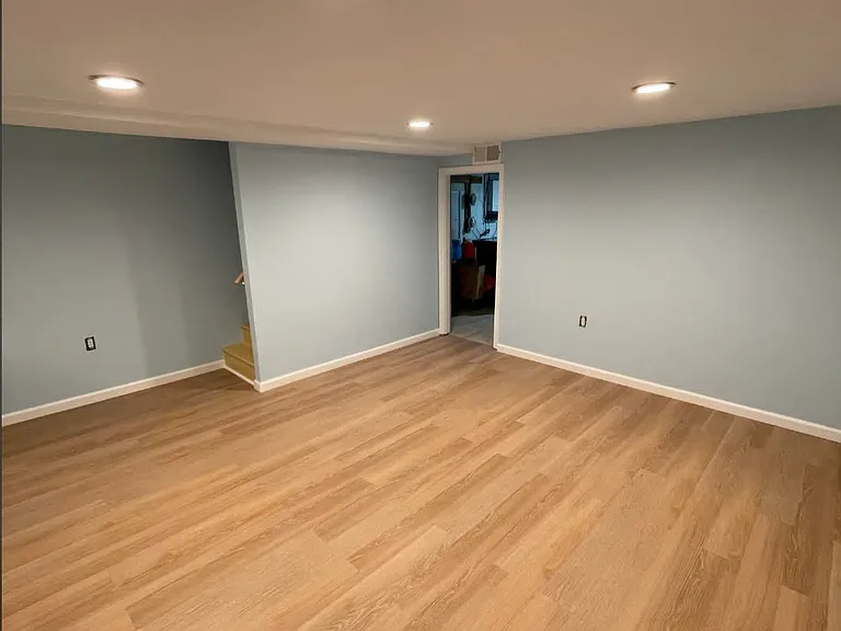 928 Disston St — Photo 18