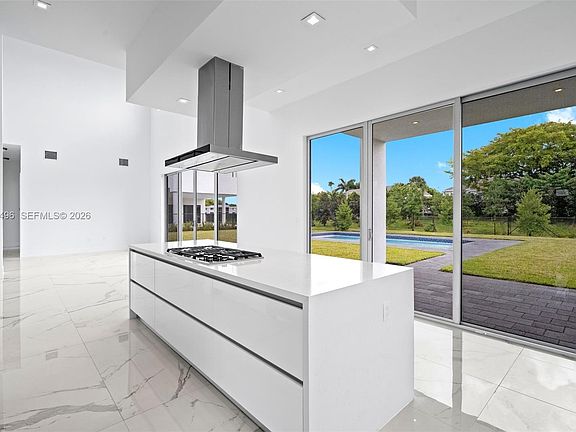 5th image of 16710 Botaniko Dr N