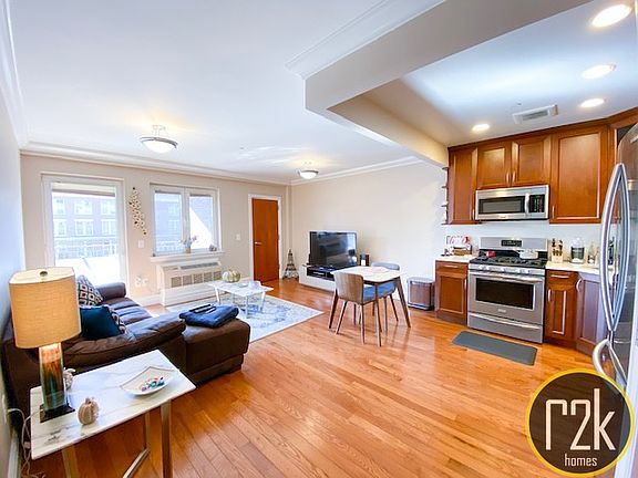 4th image of 2116 31st Ave #2C