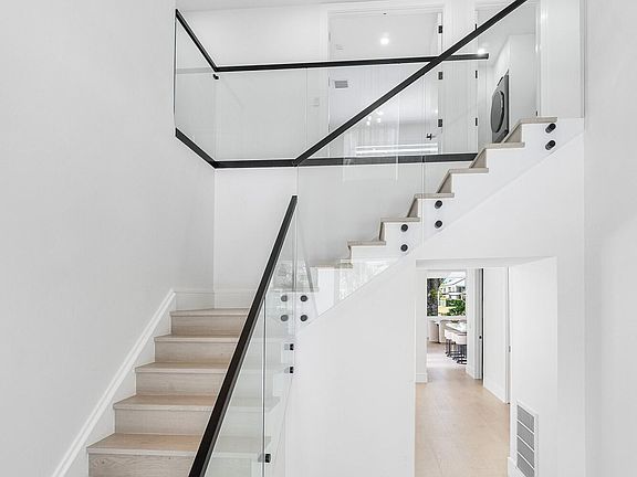 5th image of 5768 NW 39th Avenue
