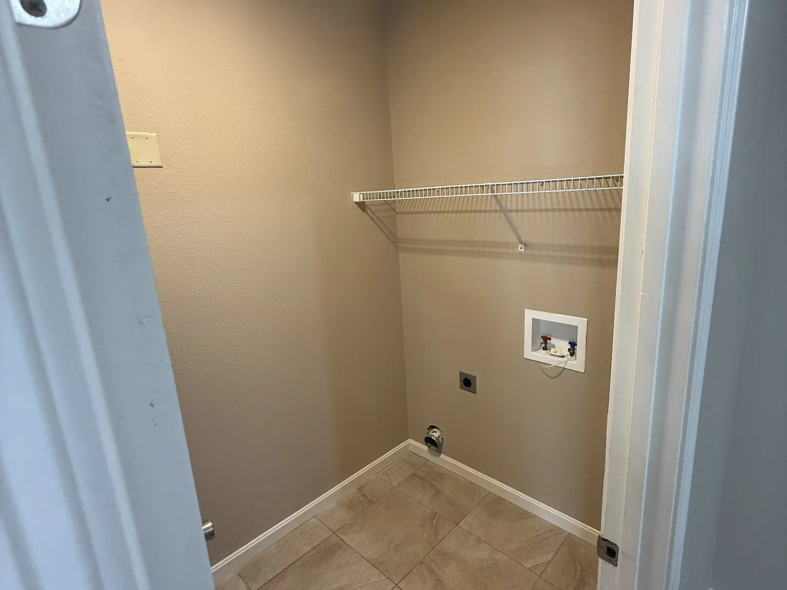 Weinbach Manor Apartments — Photo 3