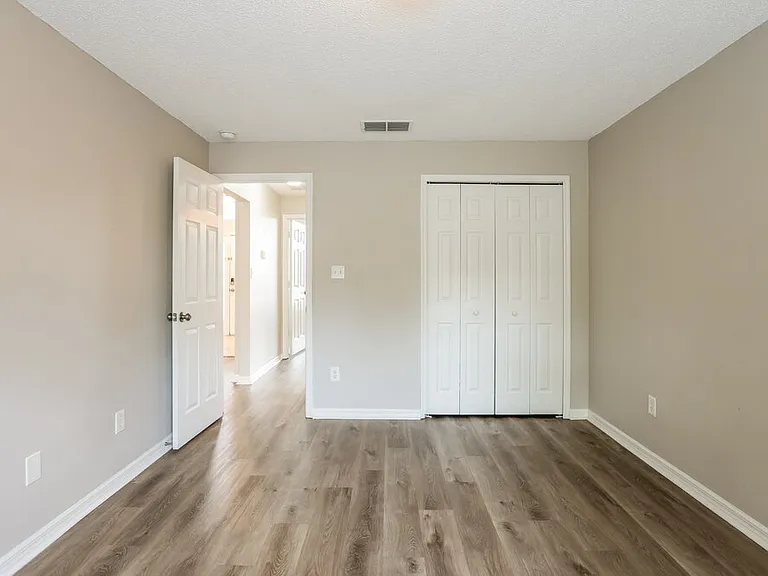 7920 Oakstone Ct — Photo 10