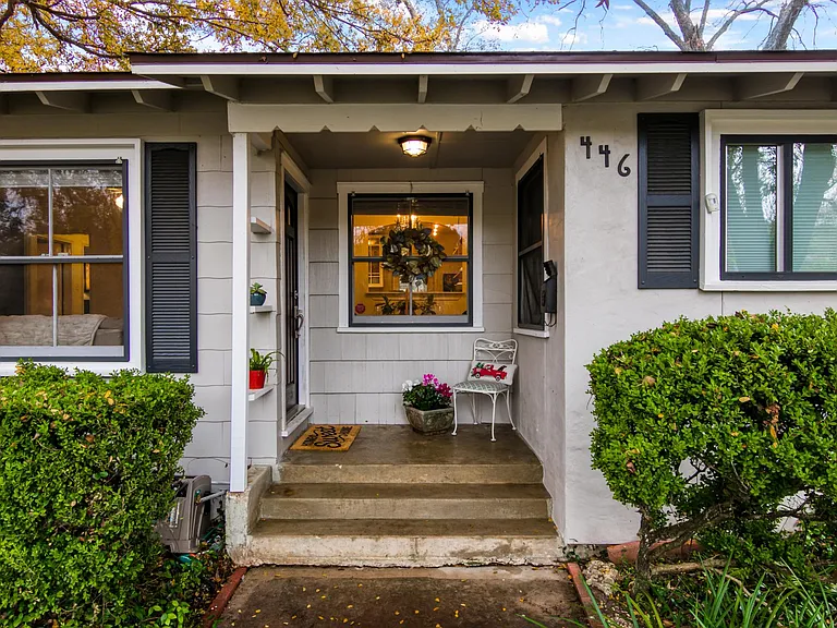 446 Irvington Dr — Photo 4