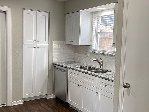 4th image of 9039 Kirkmont Dr