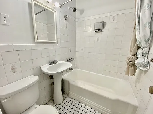 Rented by Corcoran | media 21