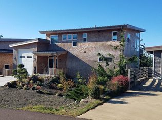 960 Castle Pl W, Oceanside, OR