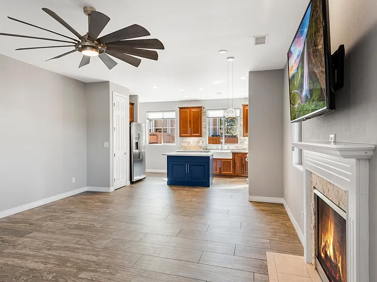 1196 N Waterside Dr — Photo 6