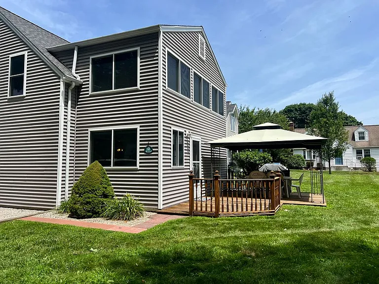 12 Elm Ave — Photo 4