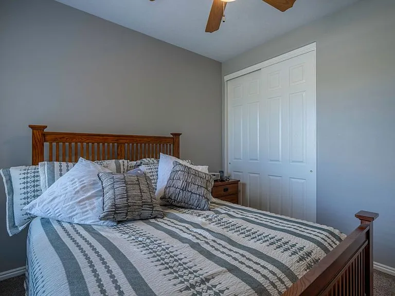 2329 N Prospector Ln — Photo 35