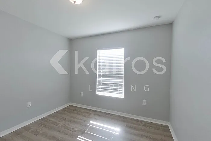 4204 E 5th St — Photo 17
