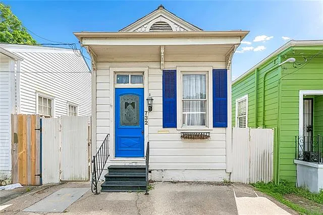 732 Pleasant St — Photo 1
