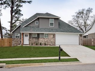 303 W Kinniburgh Dr, Farmington, AR 72730