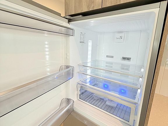 5th image of 8 Beverley Glen Blvd #909