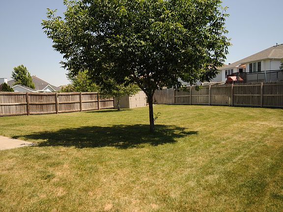 3rd image of 2125 Gunnison Dr