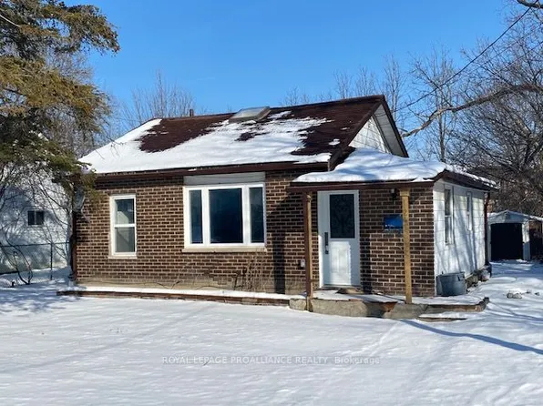 24 Elmer St, Belleville, ON K8P 1Z7