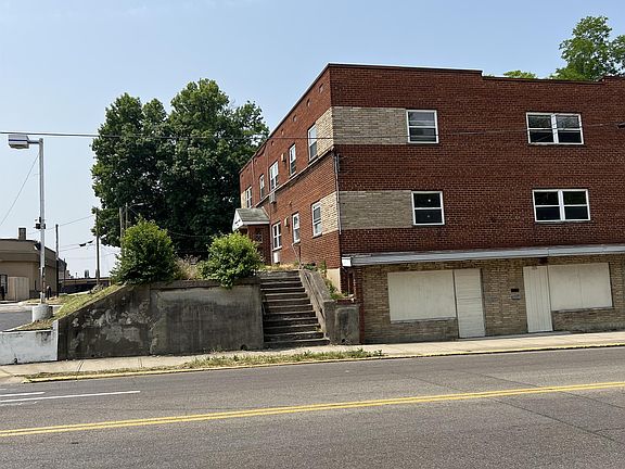 2nd image of 215 W Wyoming Ave