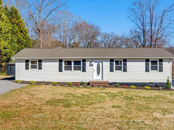 3598 Puett Park Dr, Conover, NC 28613