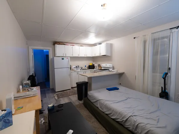 367 Spruce St APT 4, Manchester, NH 03103
