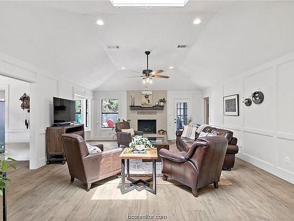 4th image of 2709 Brookway Dr