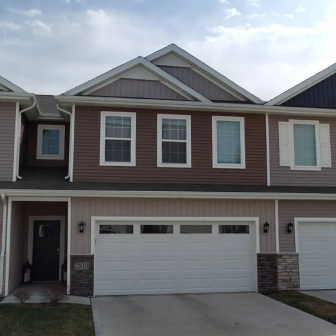 Ankeny Townhome Amenities included!! On slab!! — Photo 1