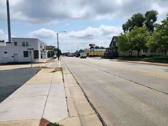 Exterior Neighborhood (street photo)