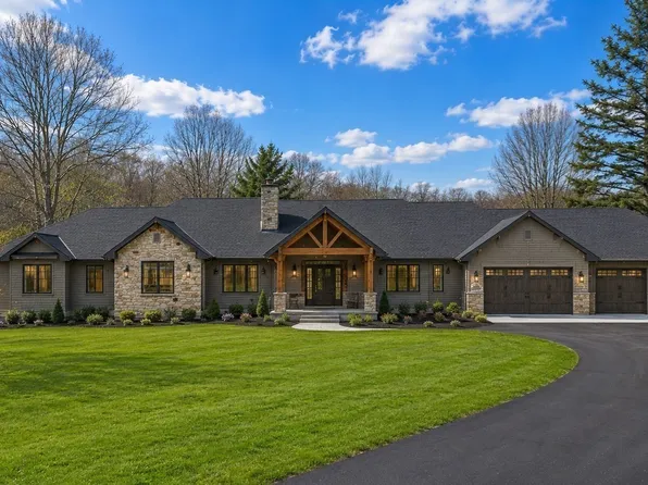 8 E State St, Granby, MA 01033
