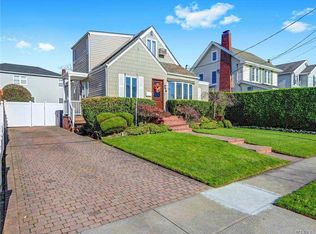 8 Davis St, East Rockaway, NY 11518