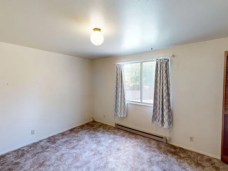 451 Loveridge Dr — Photo 17