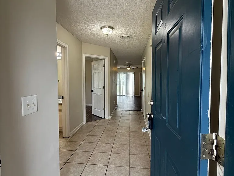 23 Talbot Ct — Photo 2