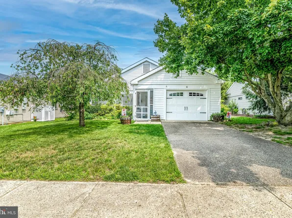 6 Banbury Ln, Southampton, NJ 08088