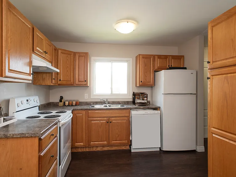 350 County Blvd — Photo 14