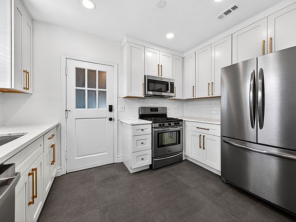 2nd image of 7519 Oxford Dr APT 3