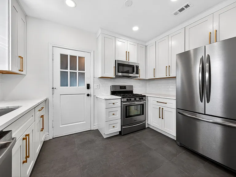 7519 Oxford Dr #3 — Photo 2