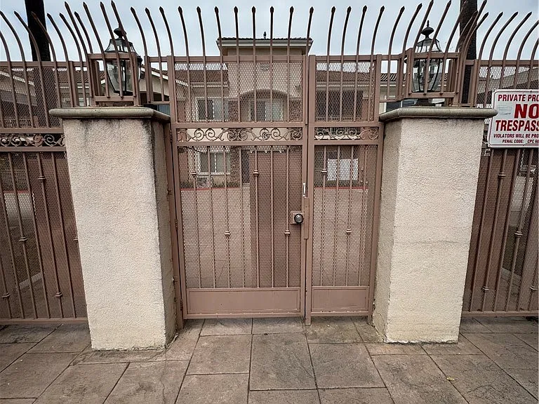 17888 Alburtis #B215 — Photo 2