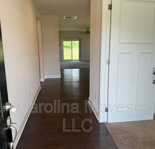 6 Larson Dr — Photo 3