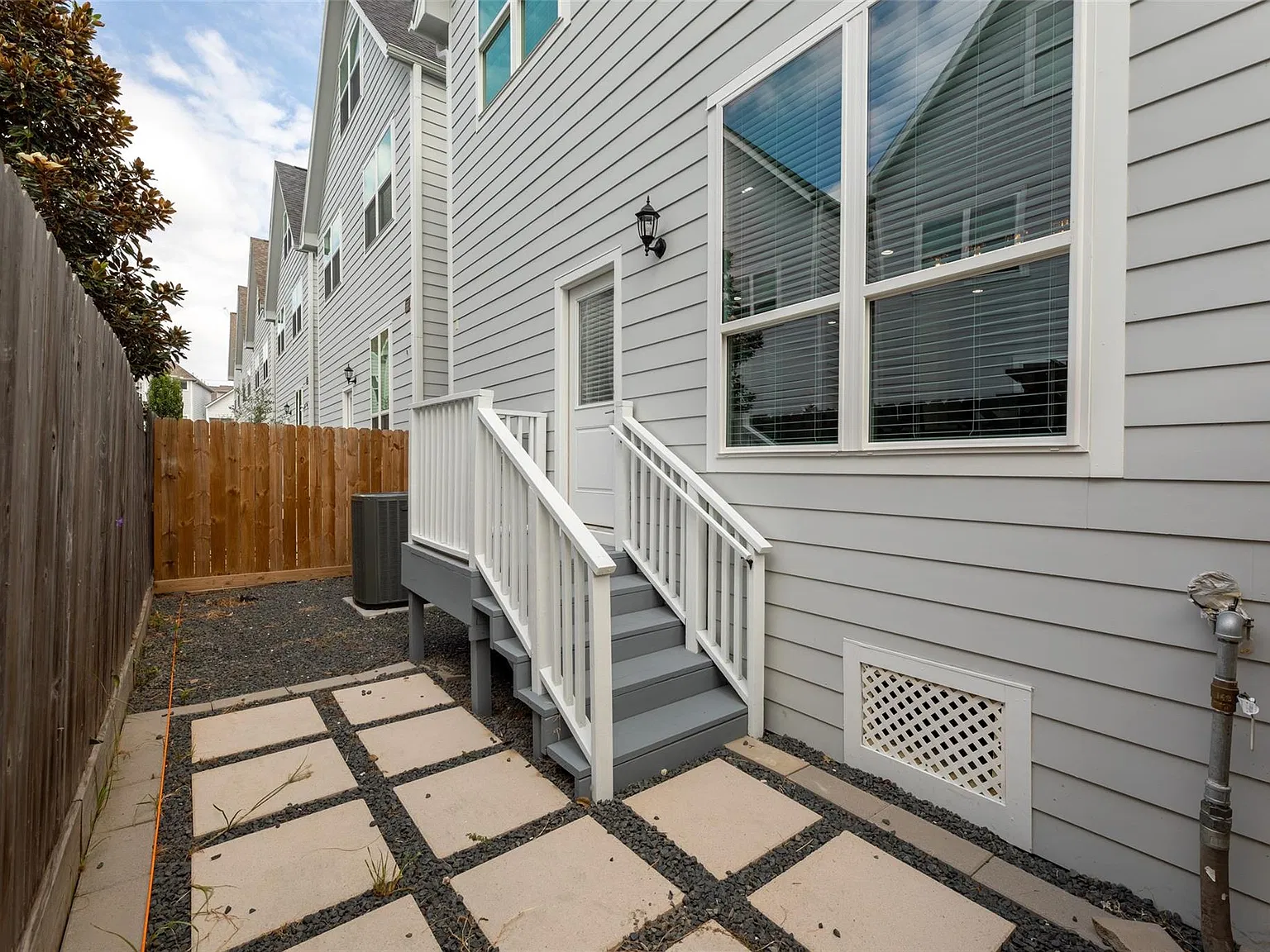3 bed, 4.0 bath, 2467 sqft, $2,995 — Photo 3