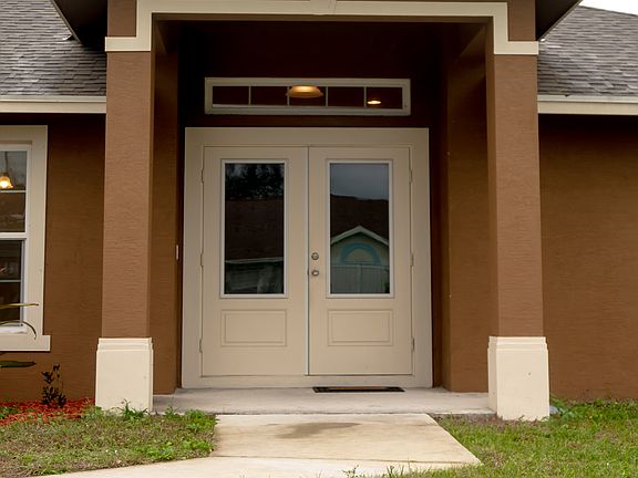 3rd image of 622 SW Sardinia Ave