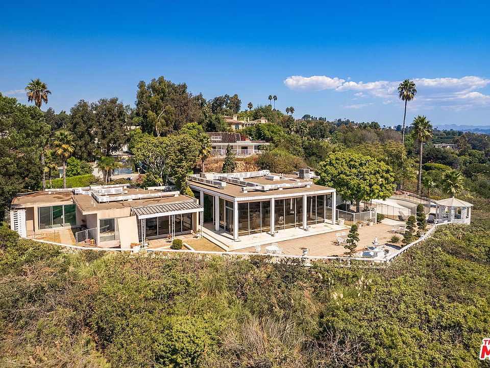 1st image of 780 Linda Flora Dr