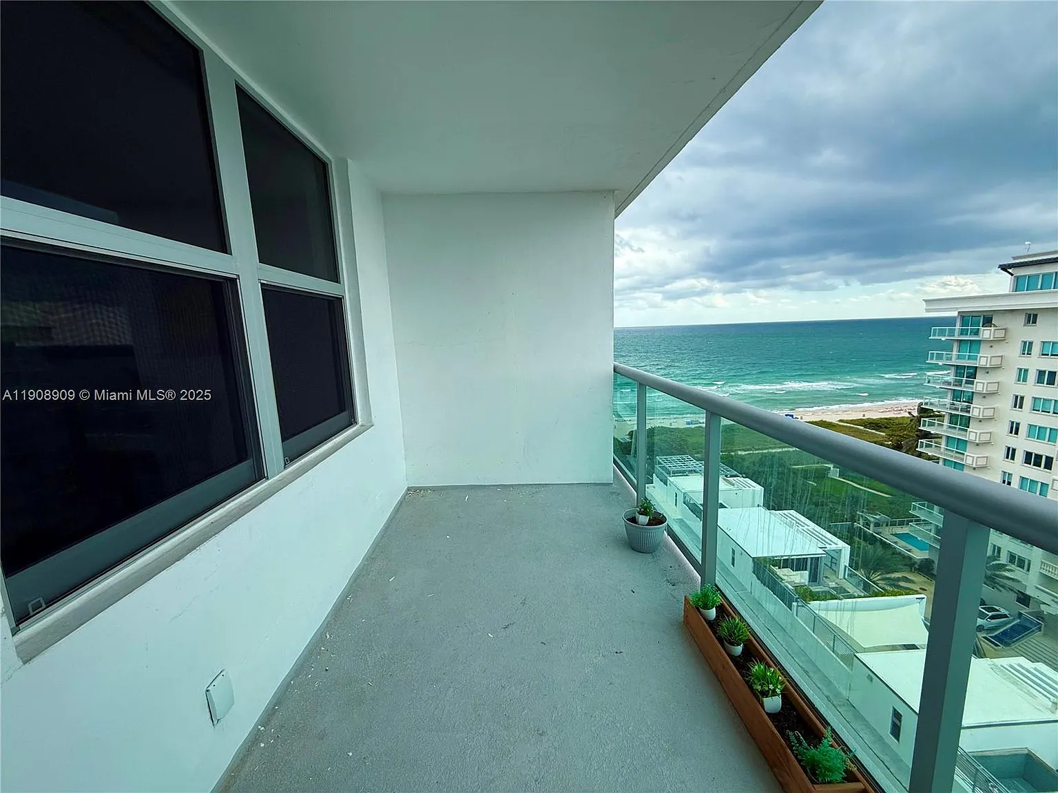 9500 Oceans Condo — Photo 2