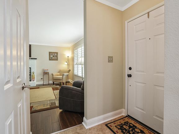4th image of 1544 W Cambridge Ave