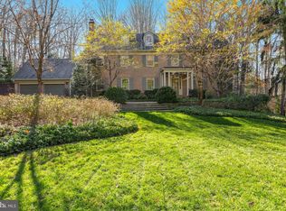 8014 Greentree Rd, Bethesda, MD 20817